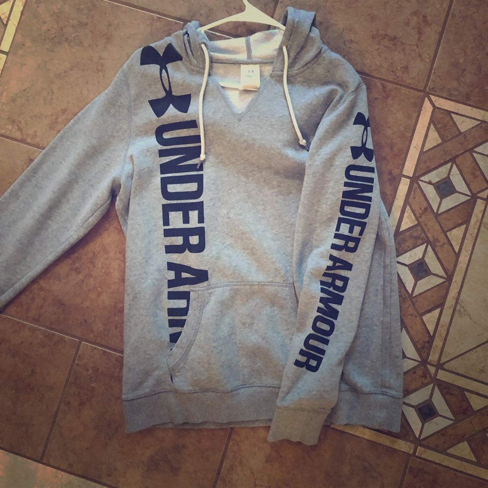 EUC Women’s L Underarmour Sweatshirt